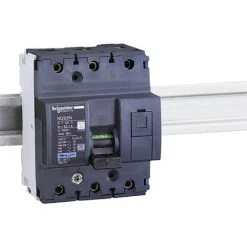 SCHNEIDER Disjoncteur Modulaire Multi 9 NG125N 3 Pôles 32 A Courbe C - 18636