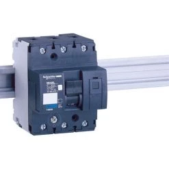 SCHNEIDER Disjoncteur Modulaire Multi 9 NG125L 3 Pôles 32 A Courbe D - 18852